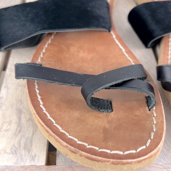 L * Shape by Cocobelle Faux Fur Toe Ring Faux Leather Sandal Size 6.5 Black - Picture 3 of 9